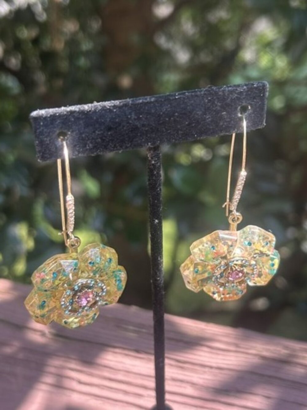 BETSEY JOHNSON “2020 Sweetness and Light” Collection Yellow Resin Flower Crystal - Picture 7 of 9